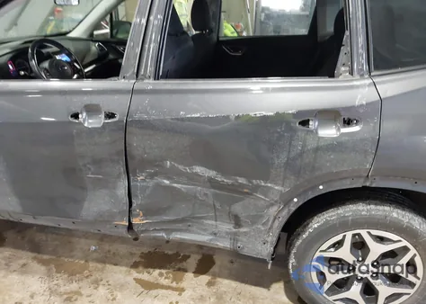 2021 Subaru Forester Premium z USA, uszkodzony, nr VIN JF2SKAFC4MH581554